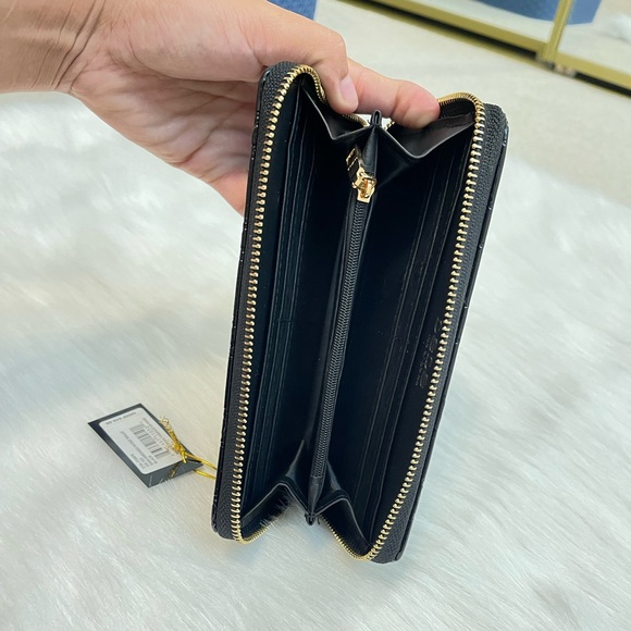 NWT bebe los angeles Womens Black Patent Clutch Wallet Dana Embossed Zipper - Picture 5 of 9